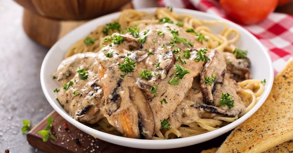 Olive-Garden-Chicken-Marsala-Fettuccine